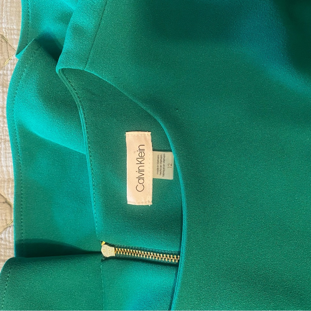 Calvin Klein Green Sheath Dress with Flutter Sleeves - Picture 2 of 4